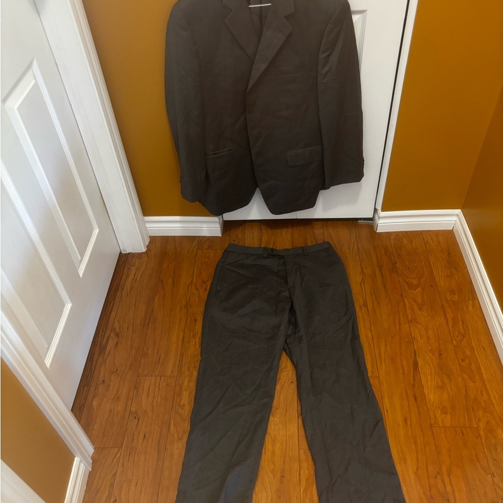 Calvin Klein Grey Modern Fit Wool Suit - 34/34 Pants and 40s Blazer